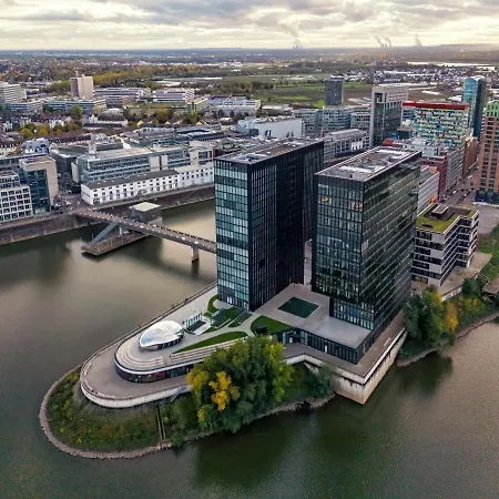 Hyatt Regency 5*