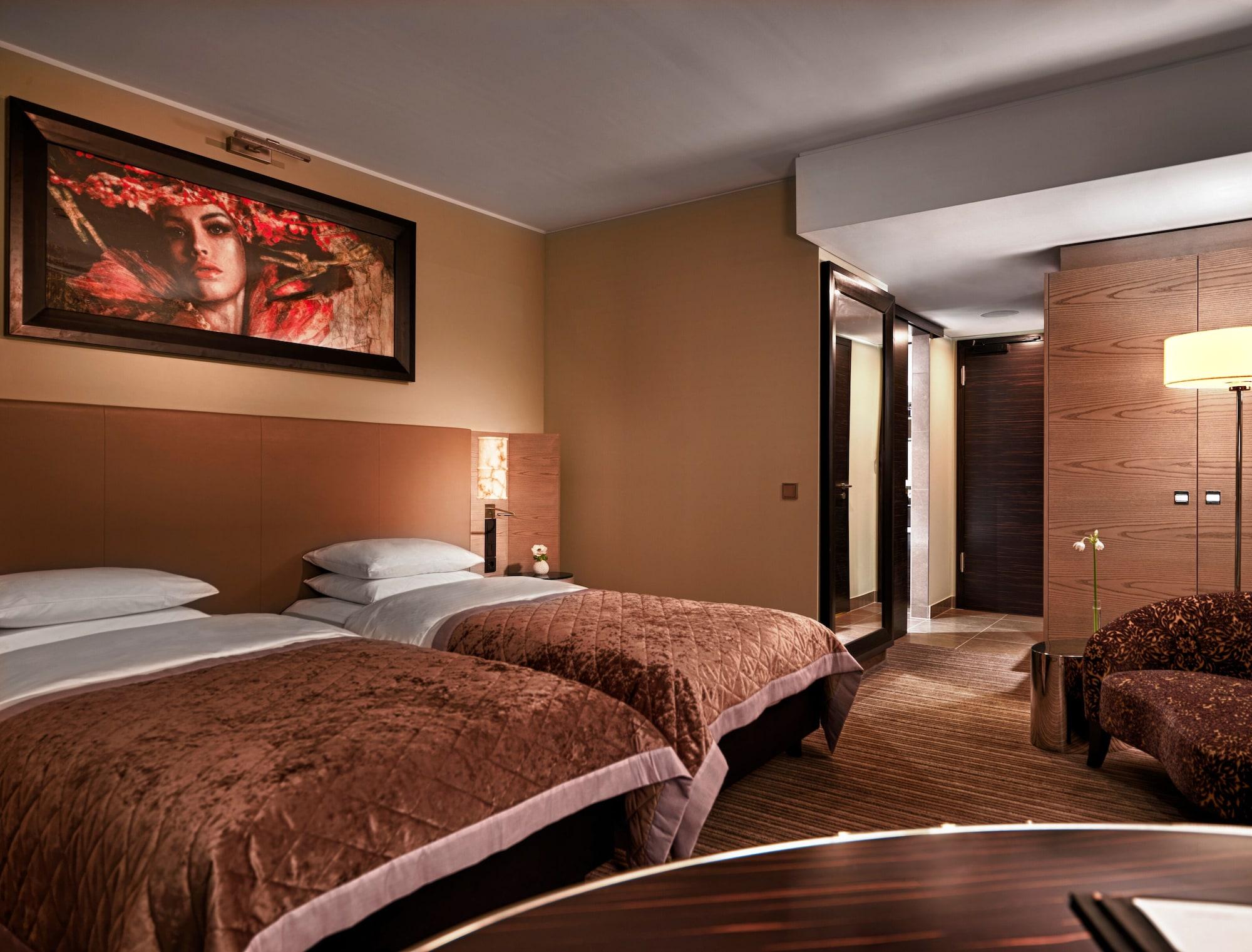 Hyatt Regency Hotel 5*